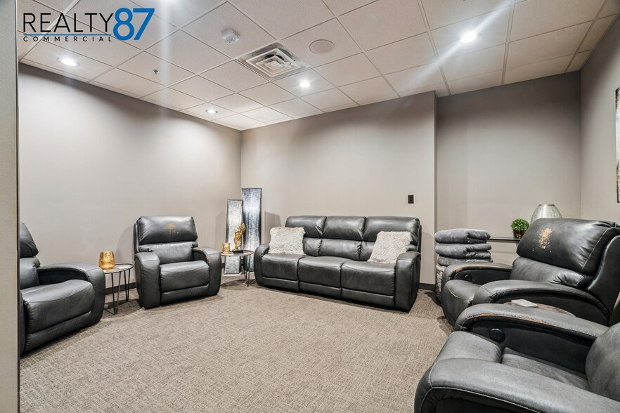 More Photos Of 2931 7th Ave, Marion General Retail For Lease