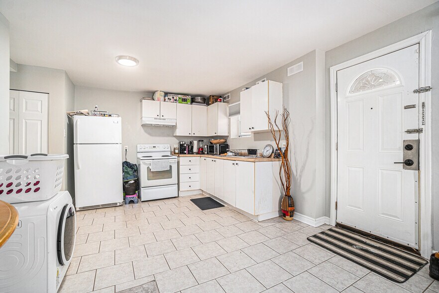 More Photos Of 331 Mona Av, Ottawa Apartments For Sale