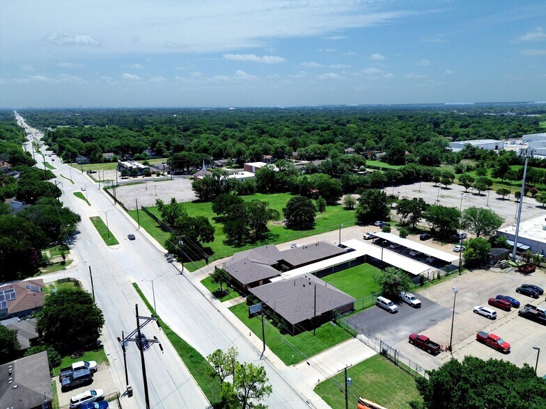 More Photos Of 8202 Elam Rd, Dallas Medical For Lease