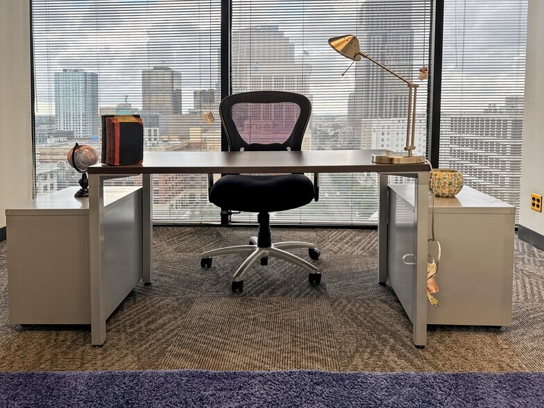 More Photos Of 650 Poydras St, New Orleans Coworking Space