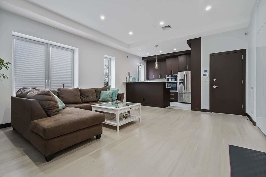 More Photos Of 78-04 67th Dr, Middle Village Storefront Retail Office For Sale