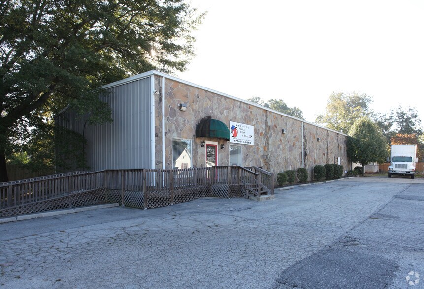 Primary Photo Of 737 Main St, Stone Mountain Office For Lease