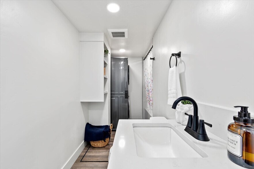More Photos Of 362-436 W London St, Middleton Manufactured Housing Mobile Home Park For Sale