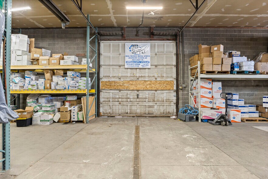 More Photos Of 26289 W Eight Mile Rd, Redford Township Manufacturing For Lease