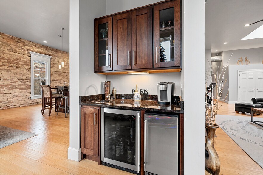 More Photos Of 408 Dousman St, Green Bay Storefront Retail Residential For Sale