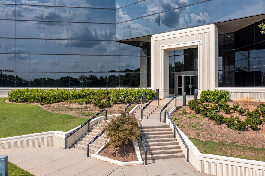 More Photos Of 3505 Koger Blvd, Duluth Unknown For Lease