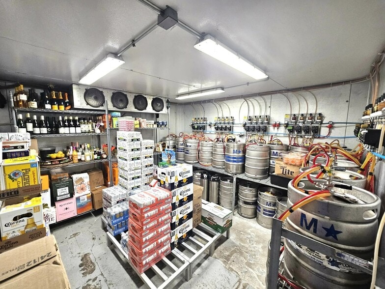 More Photos Of 1525 N Wells St, Chicago Storefront For Lease