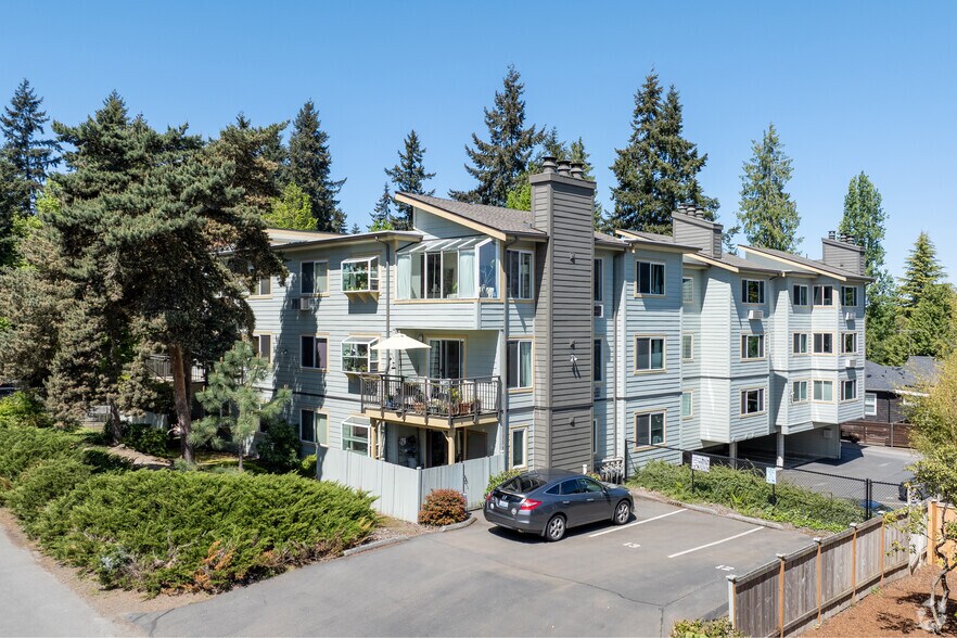 More Photos Of 9800 Roosevelt Way NE, Seattle Apartments For Sale