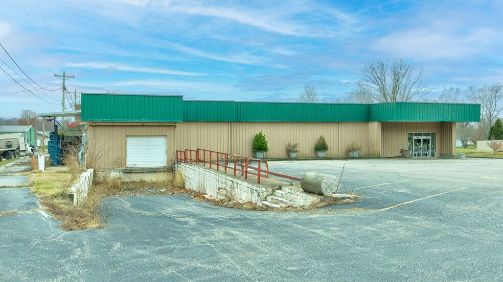 More Photos Of 2015 Payne st, Tell City Light Distribution For Sale