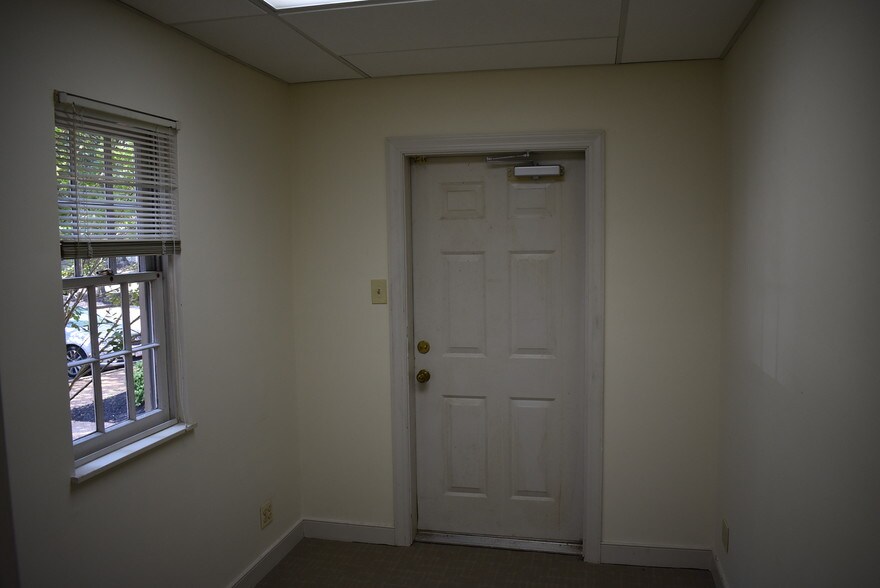 More Photos Of 611 N Courthouse Rd, Richmond Office For Lease