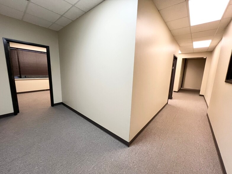 More Photos Of 100 Briarwood West Dr, Jackson Office For Lease
