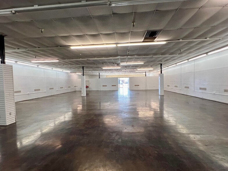 More Photos Of 3010-3012 N 14th St, Ponca City Storefront For Lease
