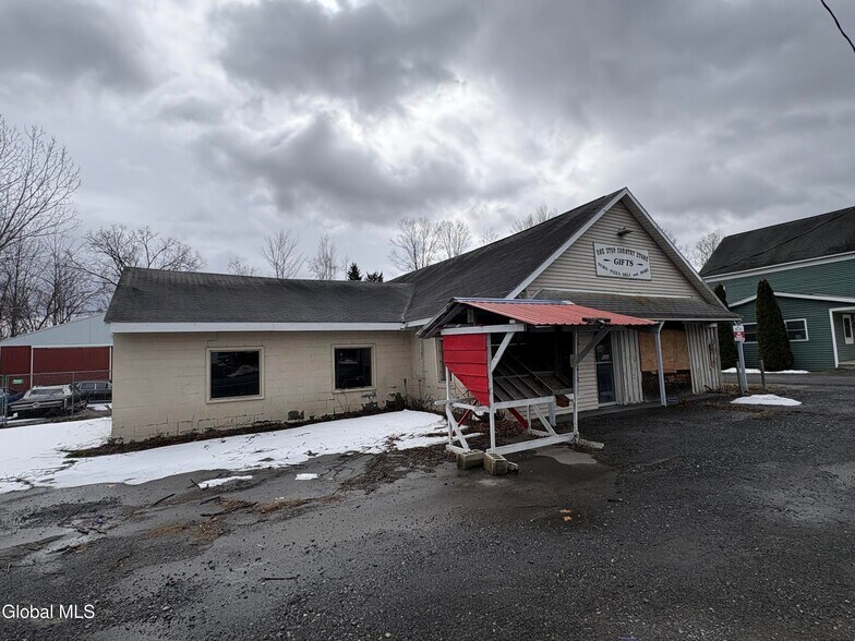 More Photos Of 18 Leonard St, Gansevoort Service Station For Sale