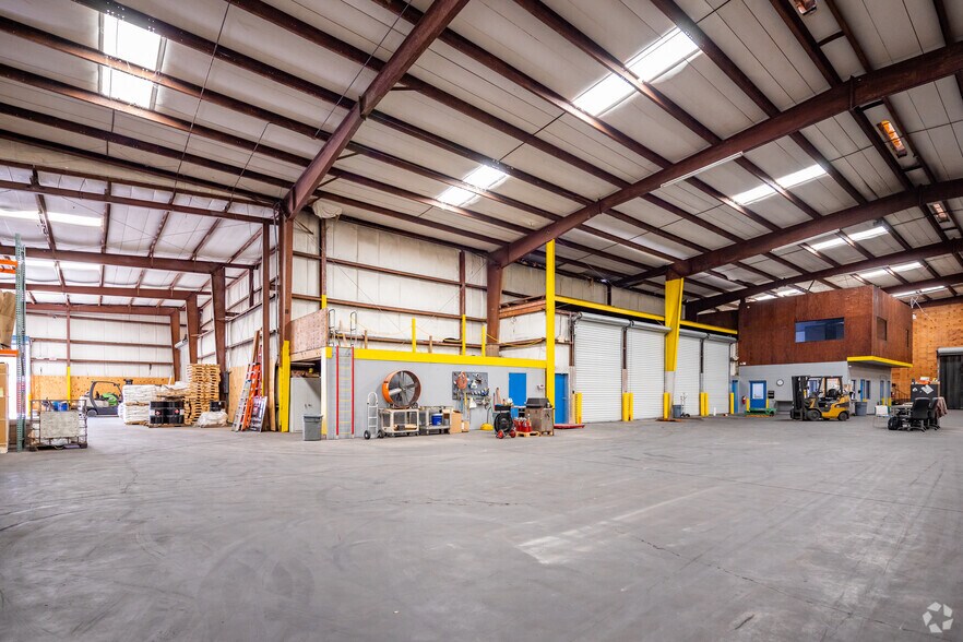 More Photos Of 7004 E Broadway Ave, Tampa Warehouse For Lease