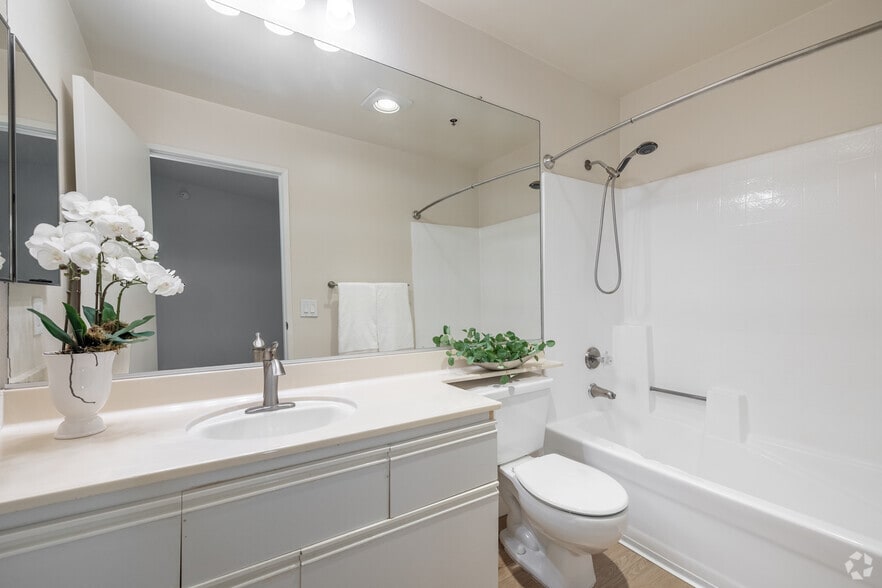 More Photos Of 740 S Burnside Ave, Los Angeles Apartments For Sale