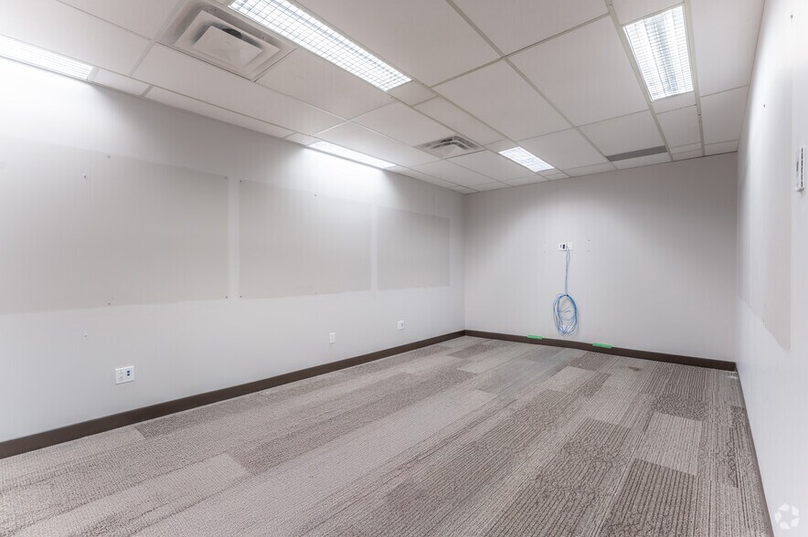 More Photos Of 2233 Argentia Rd, Mississauga Office For Lease