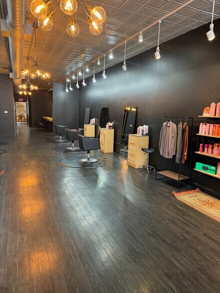 More Photos Of 2209 E State St, Rockford General Retail For Lease