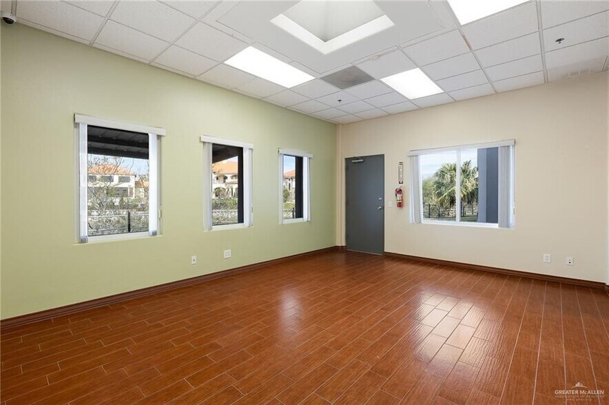 More Photos Of 451 E Alton Gloor Blvd, Brownsville Medical For Sale