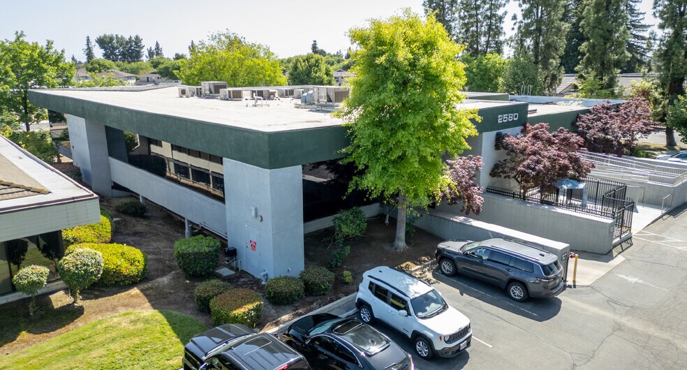 More Photos Of 2580 W Shaw Ln, Fresno Office Residential For Sale