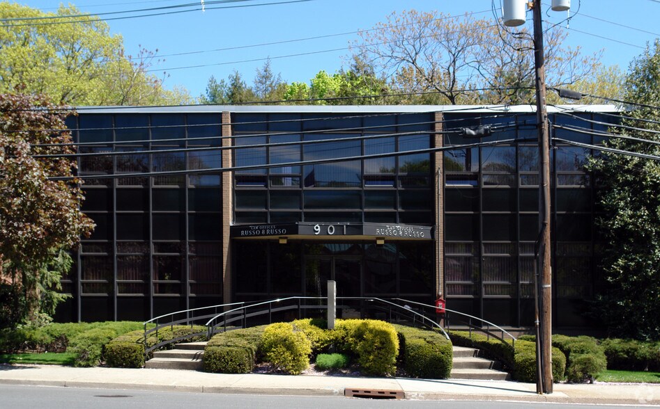Primary Photo Of 901 Teaneck Rd, Teaneck Medical For Lease