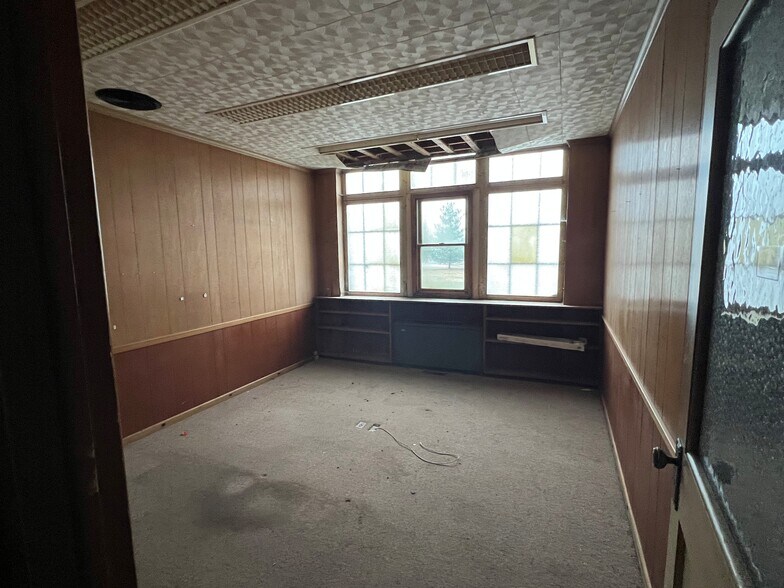 More Photos Of 616 N Jackson St, Danville Warehouse For Sale