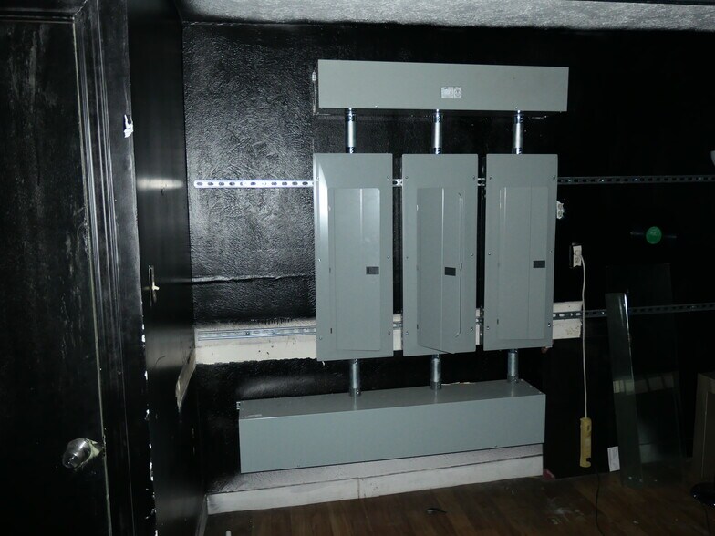 More Photos Of 7126 Lawndale St, Houston Storefront For Sale