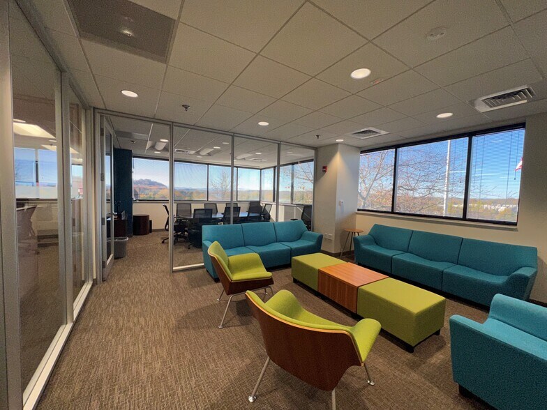 More Photos Of 2030 Falling Waters Rd, Knoxville Office For Lease