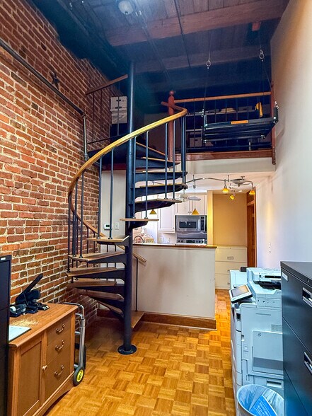 More Photos Of 171 Church St, Charleston Office For Sale