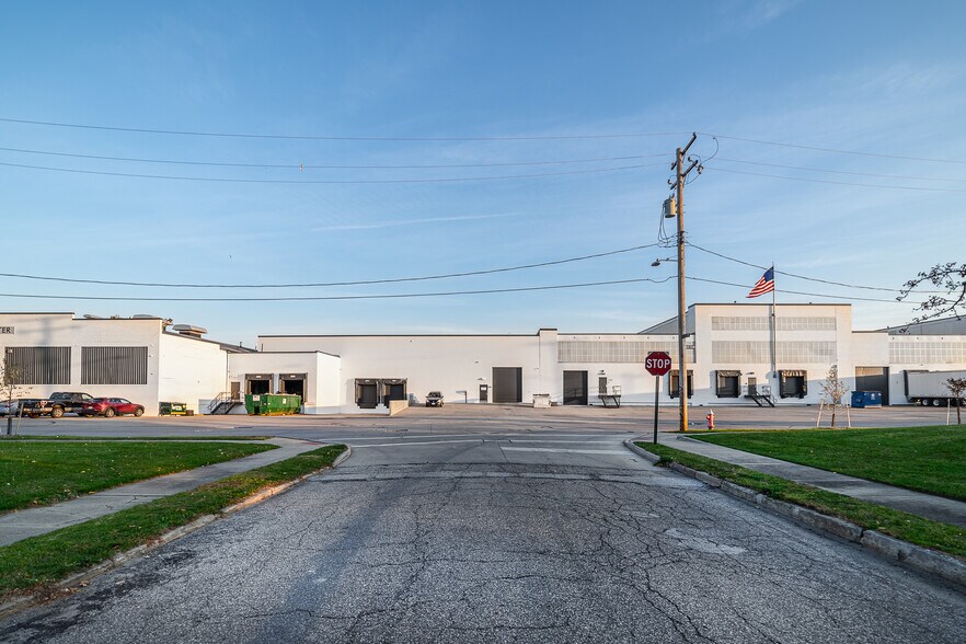 More Photos Of 799 E 73rd St, Cleveland Warehouse For Lease