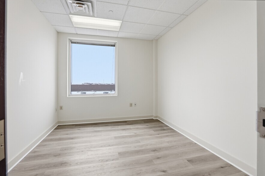 More Photos Of 2925 Lord Baltimore Dr, Windsor Mill Medical For Lease