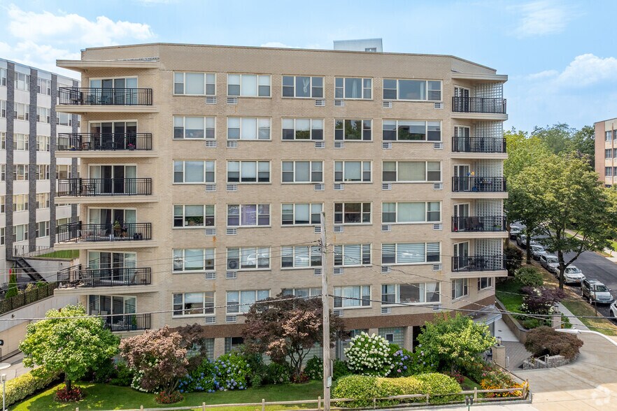More Photos Of 12 Old Mamaroneck Rd, White Plains Apartments For Lease