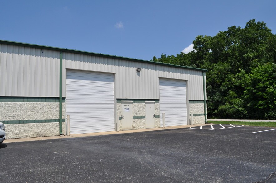 More Photos Of 16855 Southpark Dr, Westfield Warehouse For Lease
