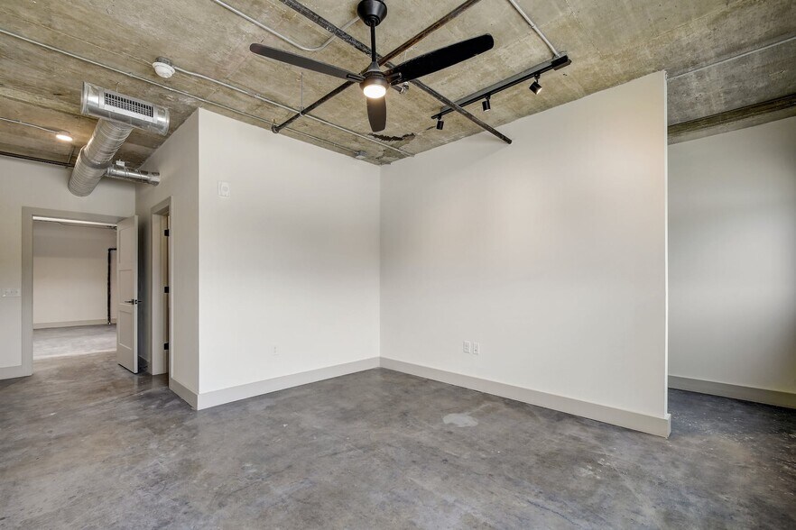 More Photos Of 215 Coca Cola Pl, San Antonio Apartments For Lease