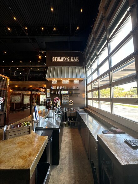 More Photos Of 201 E Center St, Tarpon Springs Bar For Lease