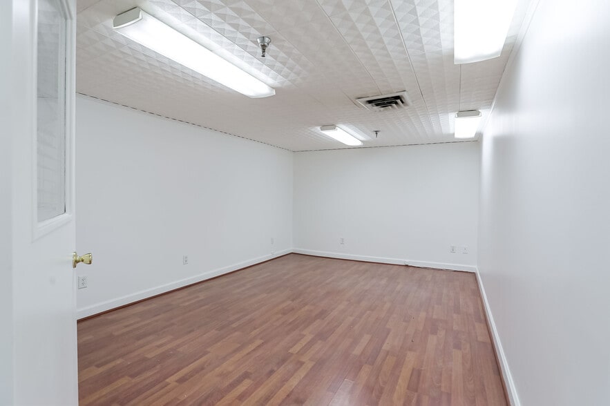 More Photos Of 2334 Production Dr, Indianapolis Warehouse For Lease