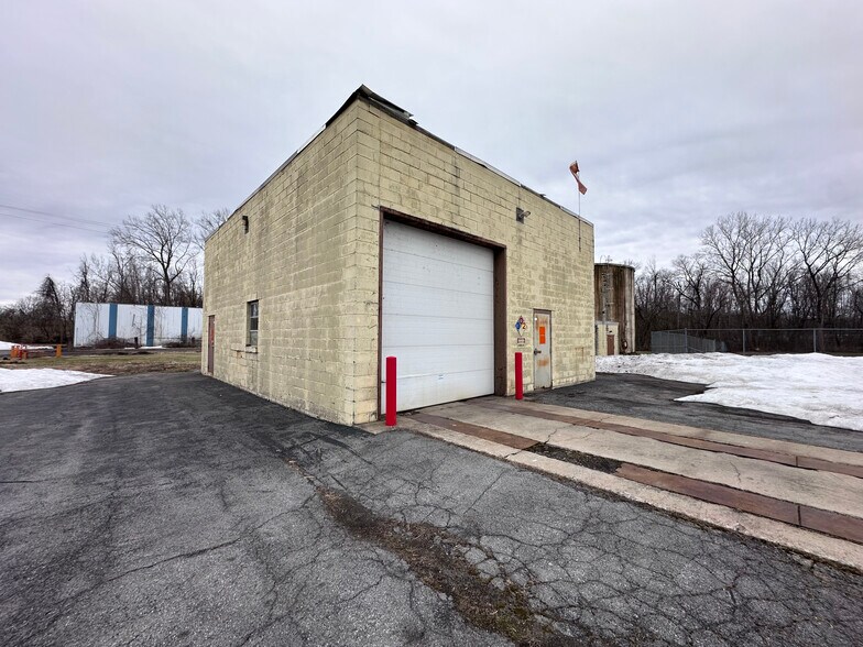 More Photos Of 607 Phillips St, Fulton Warehouse For Sale