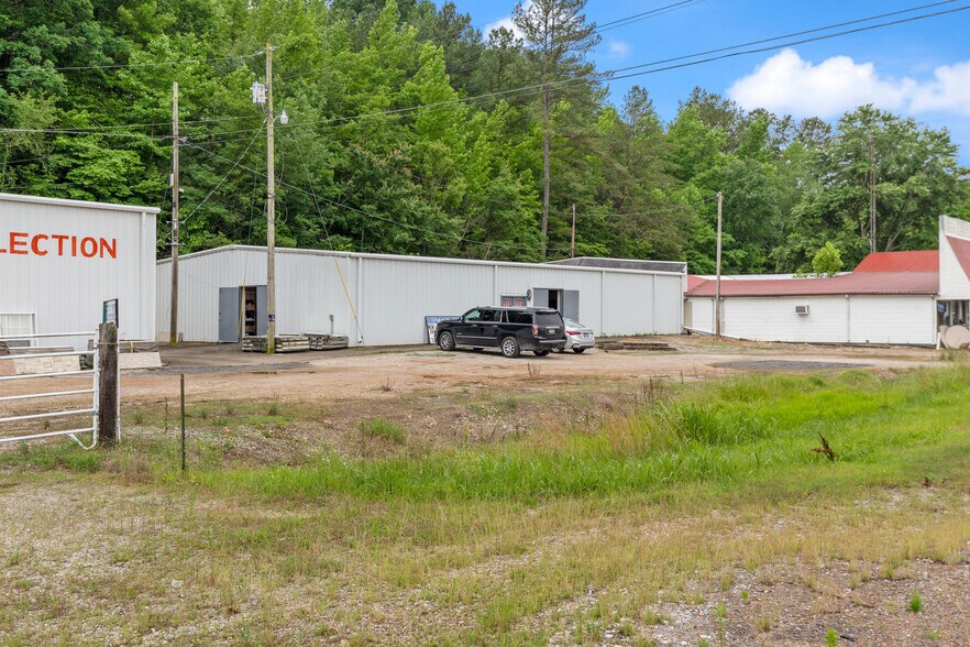 More Photos Of 1416 Highway 70 W, Waverly Flex For Sale