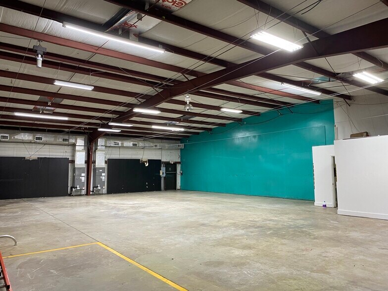 More Photos Of 735 Industry Rd, Longwood Warehouse For Lease