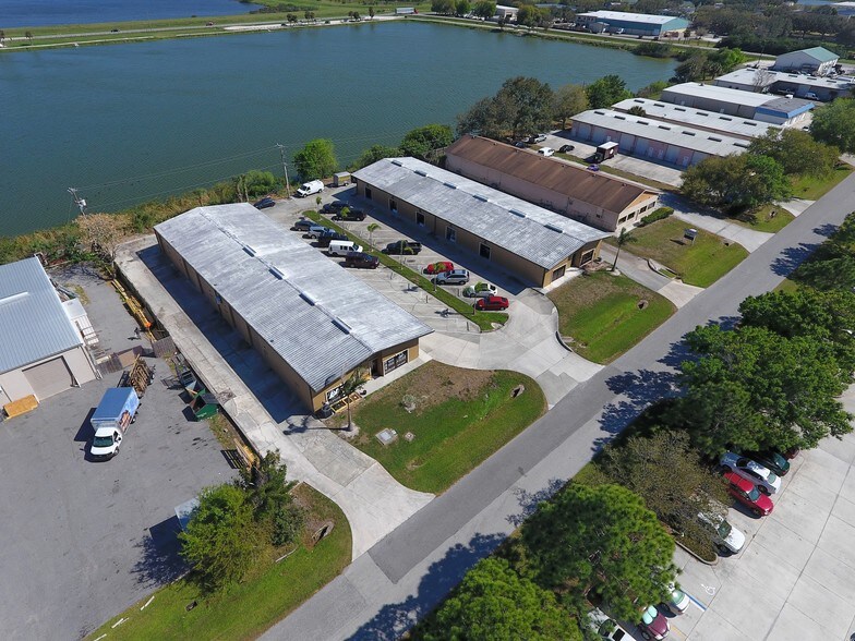More Photos Of 279-299 Interstate Ct, Sarasota Warehouse For Lease