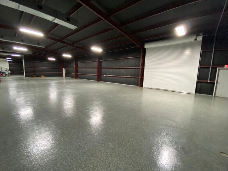 More Photos Of 241 Highway 1085, Madisonville Warehouse For Lease