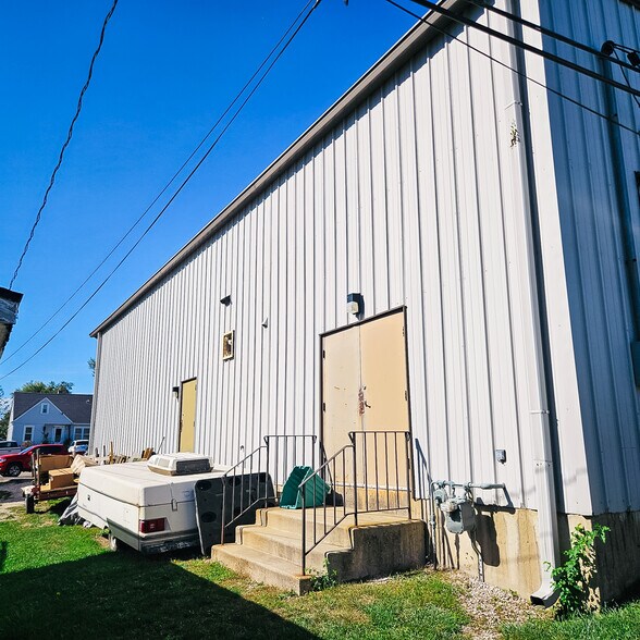 More Photos Of 131 E Rollins Rd, Round Lake Beach Freestanding For Sale