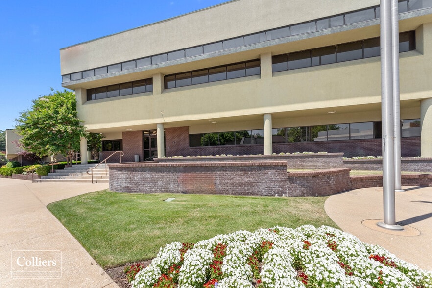 More Photos Of 305 E Main St, Siloam Springs Office For Sale