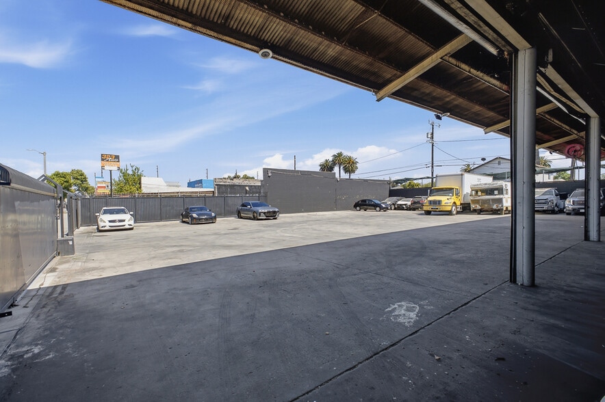More Photos Of 818-828 E Manchester Ave, Los Angeles Warehouse For Sale