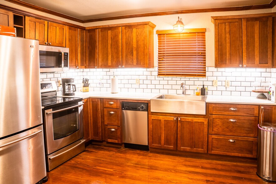 More Photos Of 1002 Old 66 Rd, Hydro Land For Sale