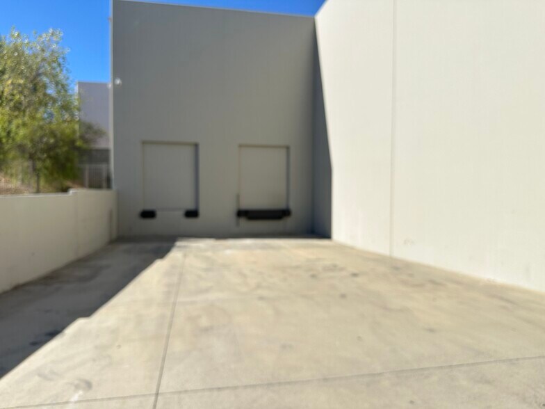More Photos Of 21130 Centre Pointe Pky, Santa Clarita Warehouse For Lease