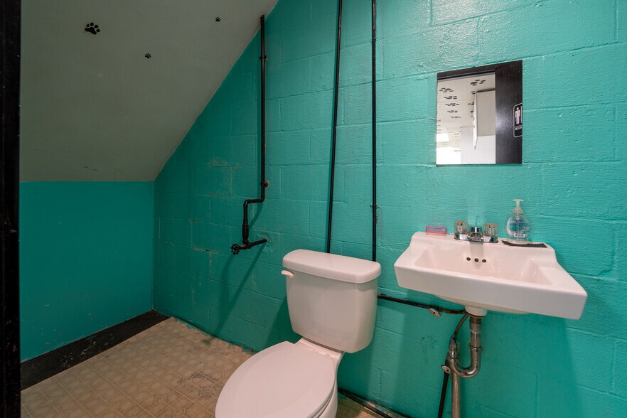 More Photos Of 5767 PA-981 Hwy, Latrobe Medical For Sale