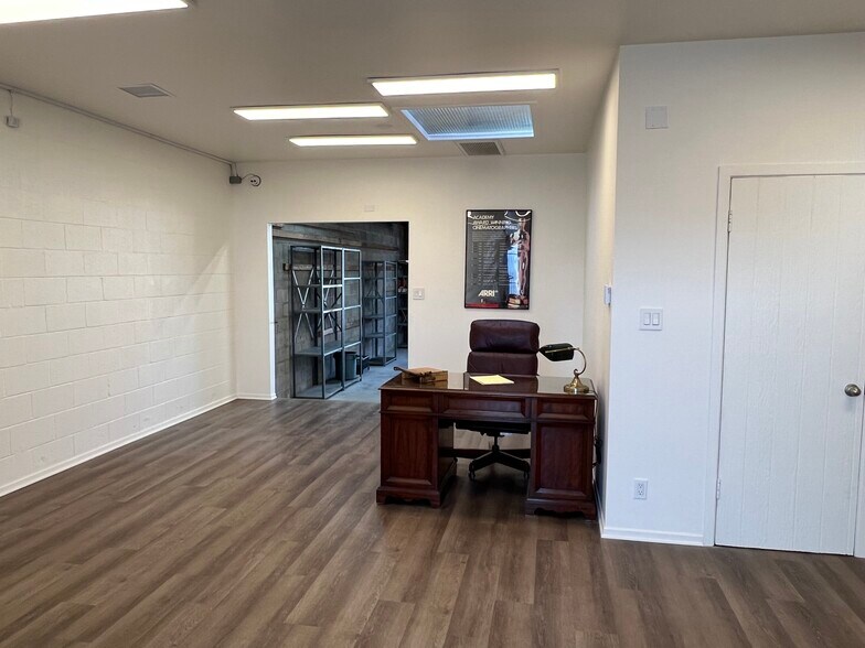 More Photos Of 5639 Cahuenga Blvd, North Hollywood Warehouse For Sale