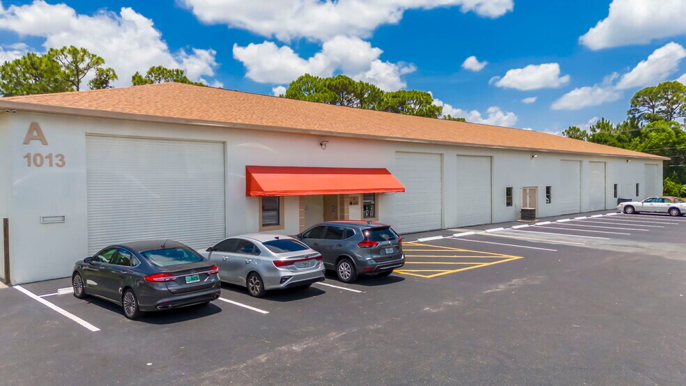 More Photos Of 1013 SE Holbrook Ct, Port Saint Lucie Warehouse For Sale