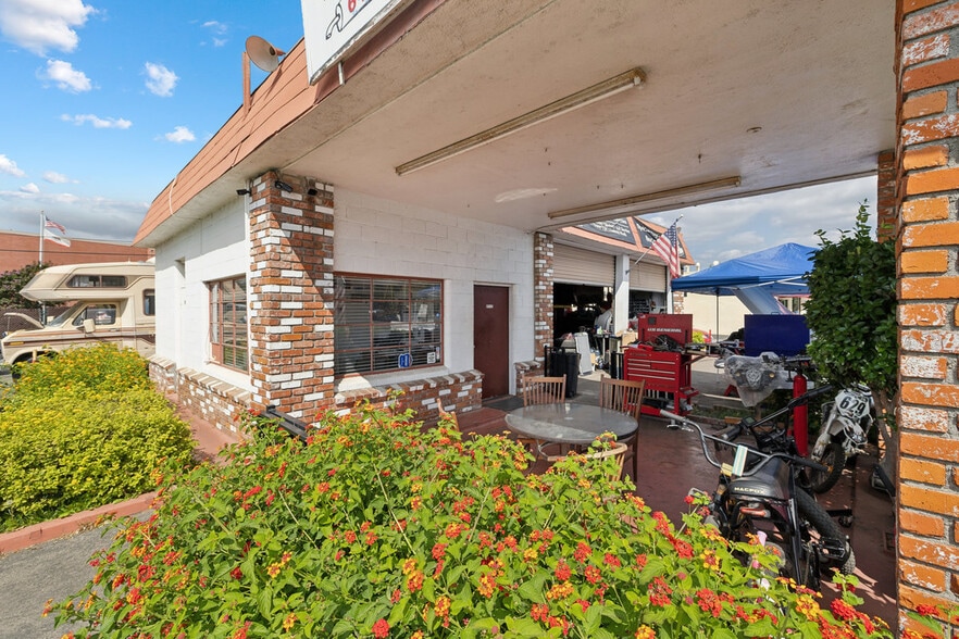 More Photos Of 501 N Ventura Ave, Oak View Auto Repair For Sale