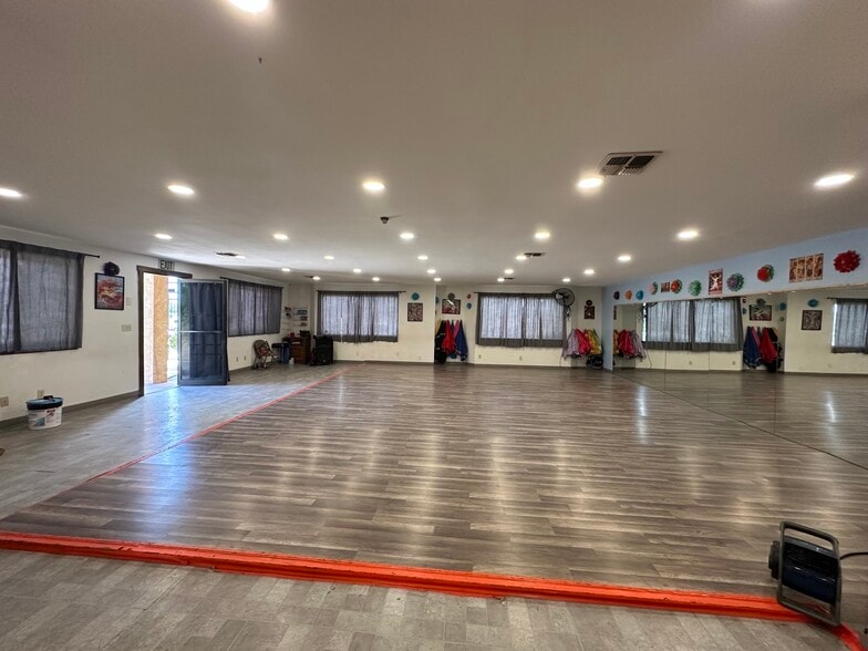 More Photos Of 12064 Jacaranda Ave, Hesperia Office For Lease